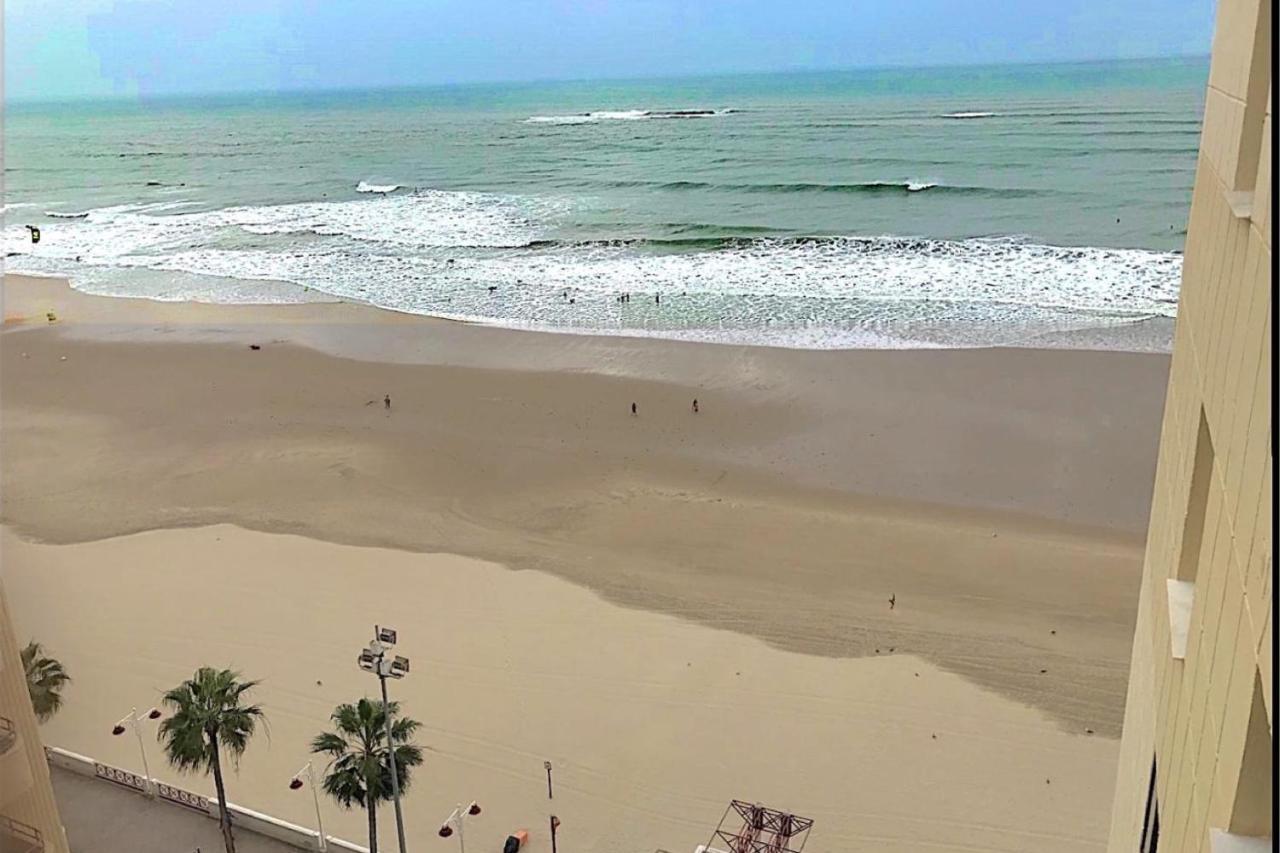 Romantica Vista Al Paseo Maritimo De Cadix Extérieur photo