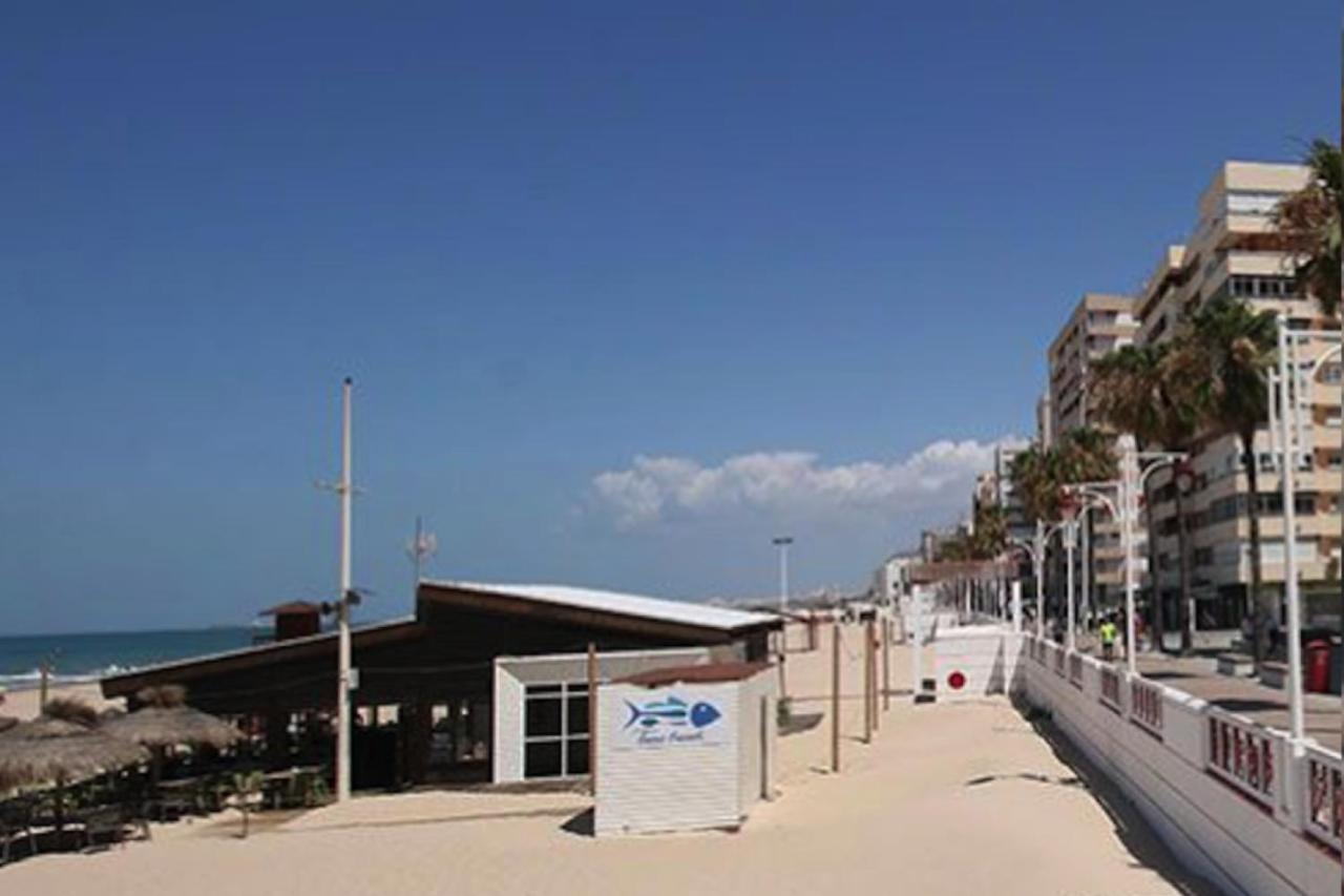 Romantica Vista Al Paseo Maritimo De Cadix Extérieur photo